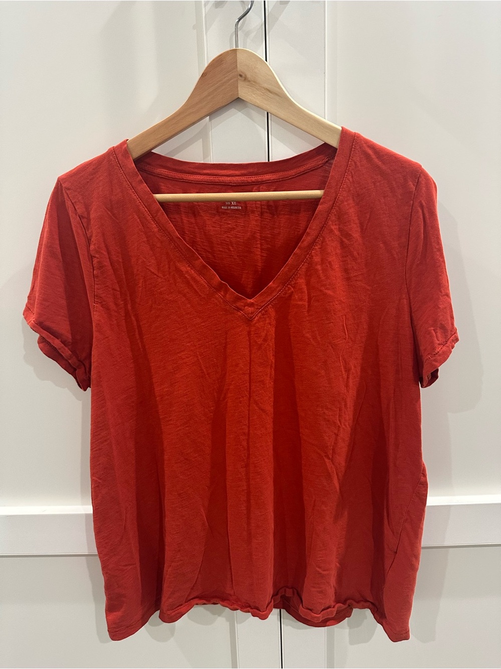 Madewell 100% Cotton Short-Sleeve V-Neck Tee in Brick Red